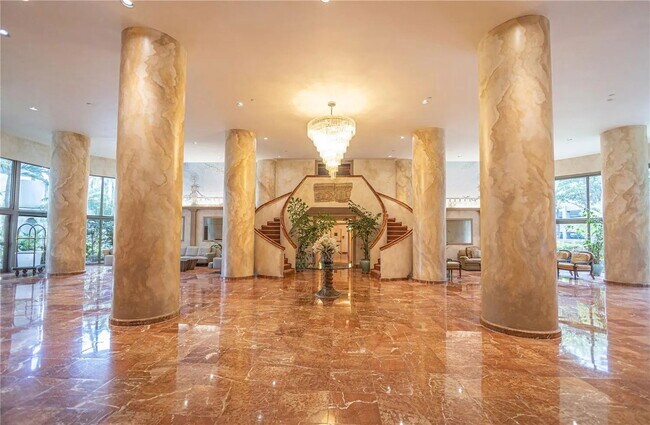 Building Photo - 3500 Mystic Pointe Dr