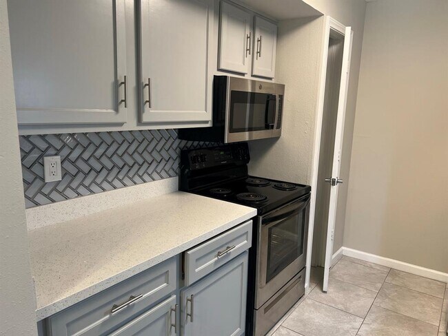 Building Photo - 5550 N Braeswood Blvd