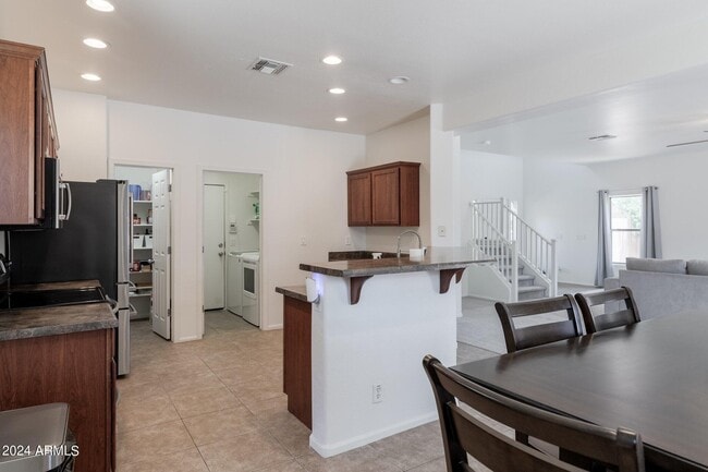 Building Photo - 44175 W Knauss Dr