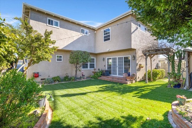 Building Photo - Beautiful & Spacious South Torrance Home