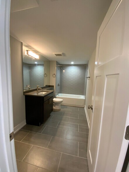 Building Photo - 1143 Maple Ave