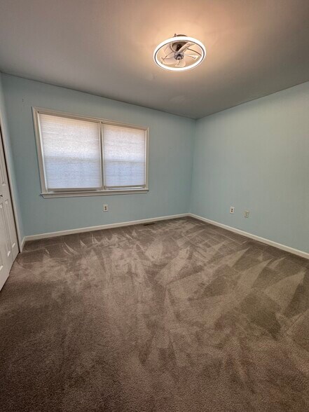 Building Photo - 3814 9th Rd S