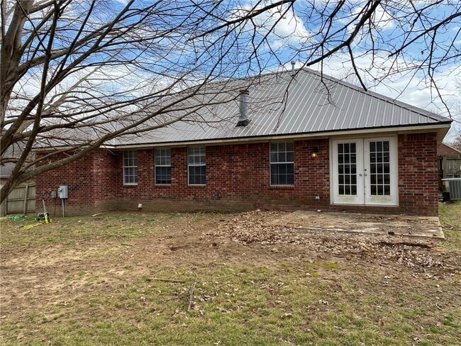 Building Photo - 4902 Hawthorne Way