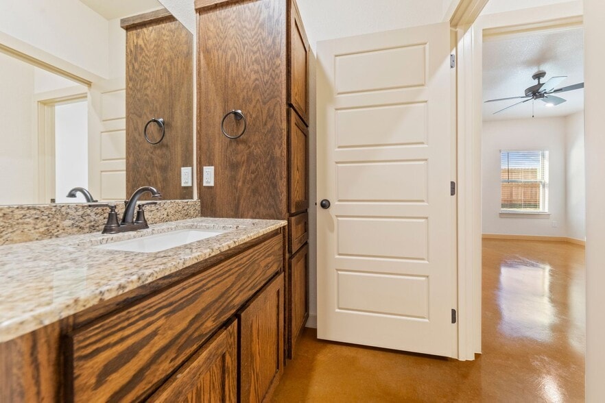 Building Photo - 1918 Caspian Trl