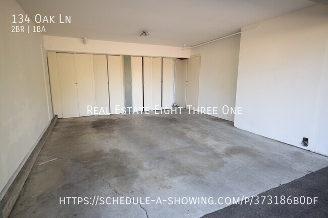 Building Photo - 134 Oak Ln