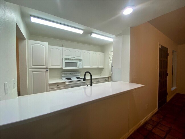 Building Photo - 5916 Birchbrook Dr