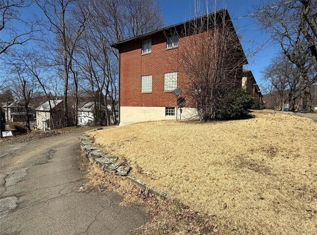 Building Photo - 43 Howard Ave