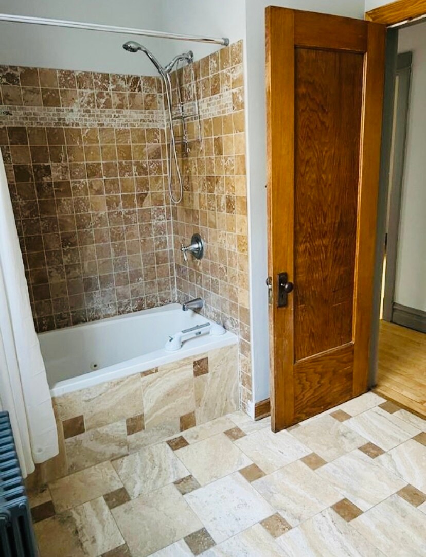 Building Photo - 2042 W Hutchinson St