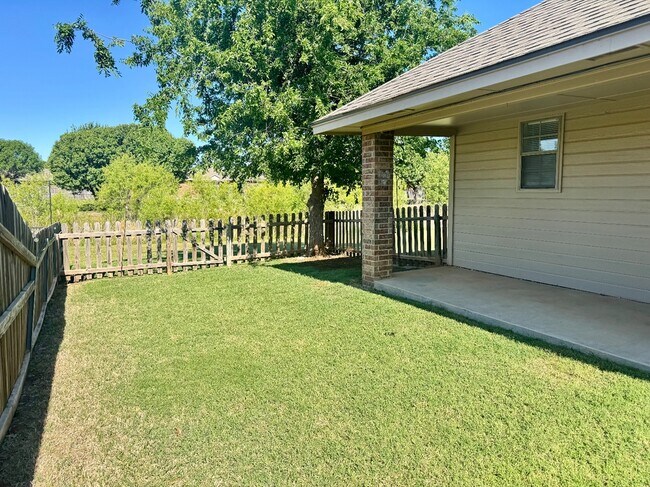 Building Photo - 17609 Gold Dr
