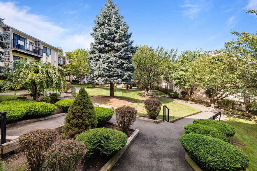 Building Photo - Riverview Nyack