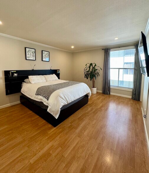 Building Photo - 31555 Lindero Canyon Rd