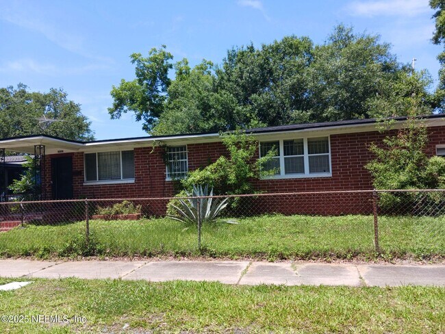 Primary Photo - 1553 W 19th St