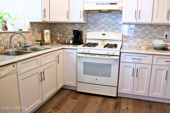 Building Photo - 311 Tulip Ln