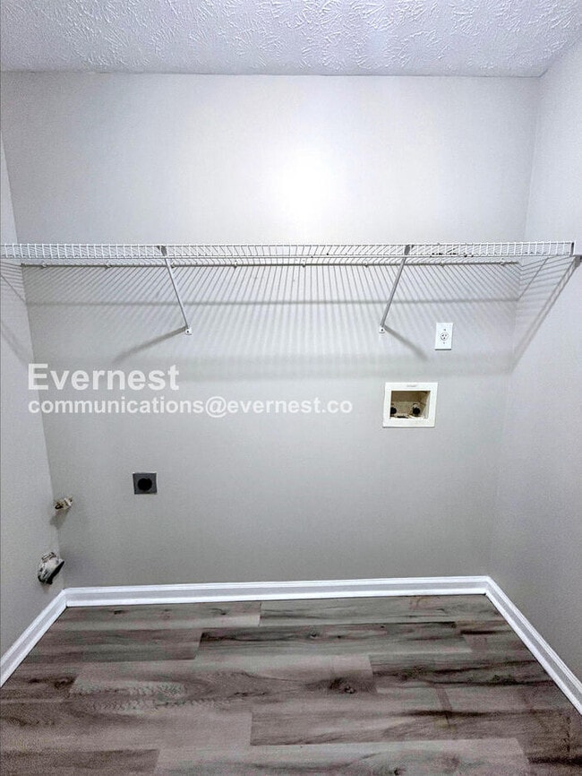 Building Photo - 320 Ashley Woods Dr