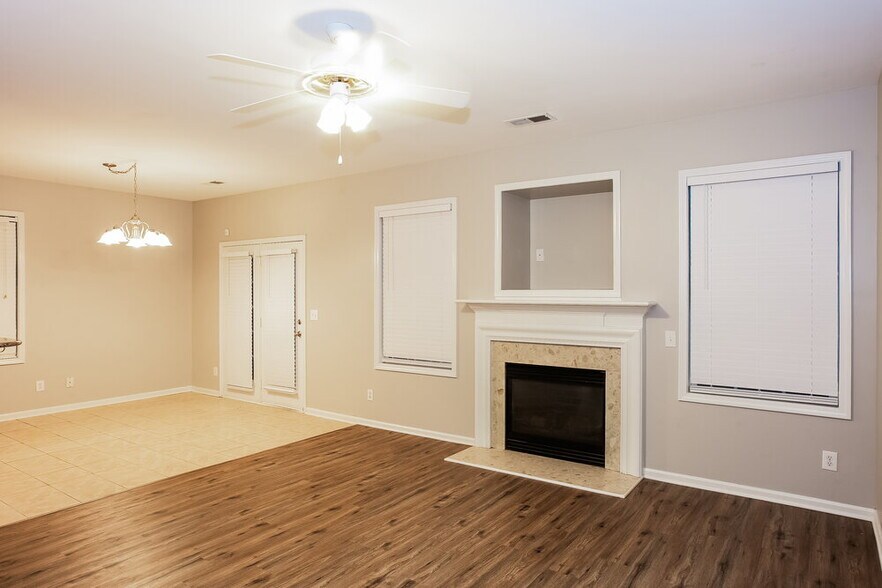 Building Photo - 6205 Roseway Ct