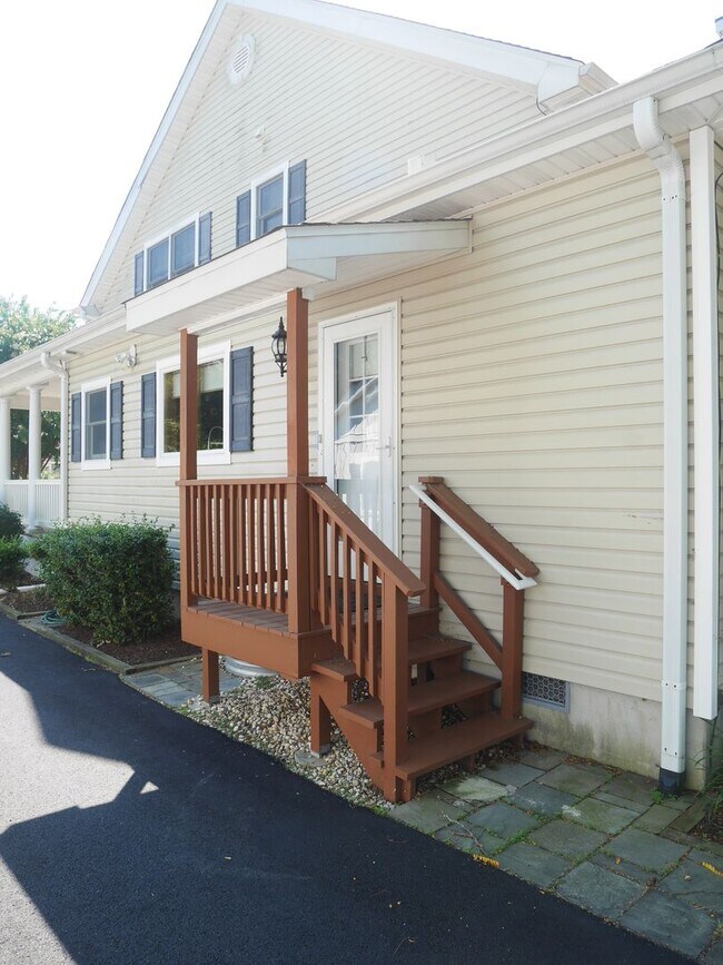 Building Photo - Elegant Coastal Home with Spacious Layout Near Lewes Beach