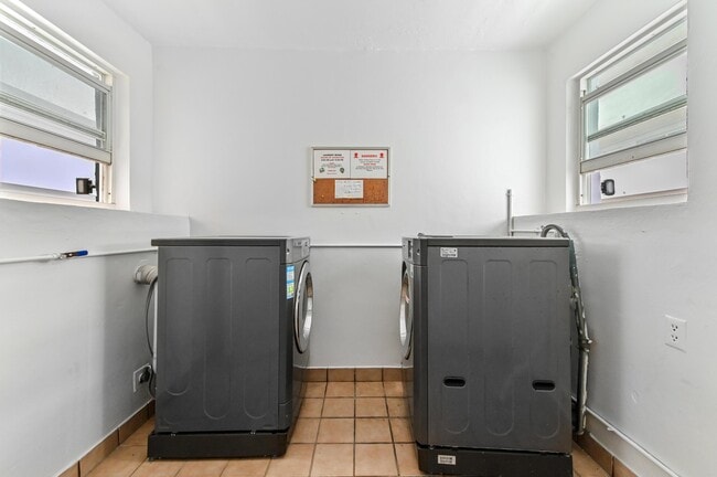 Building Photo - 710 N Ocean Blvd