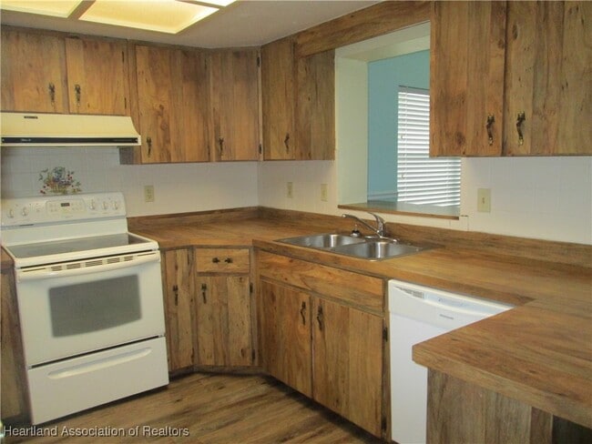 Building Photo - 131 Lemon Rd NE