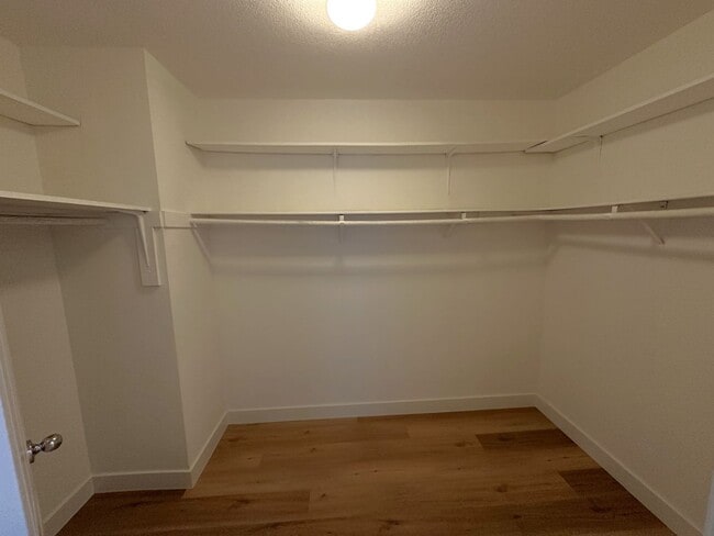 Building Photo - Spacious 4 Bed, 3 Bath Townhome in Gated W...