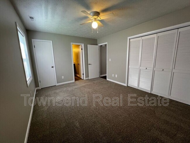 Building Photo - 1433 Ireland Dr