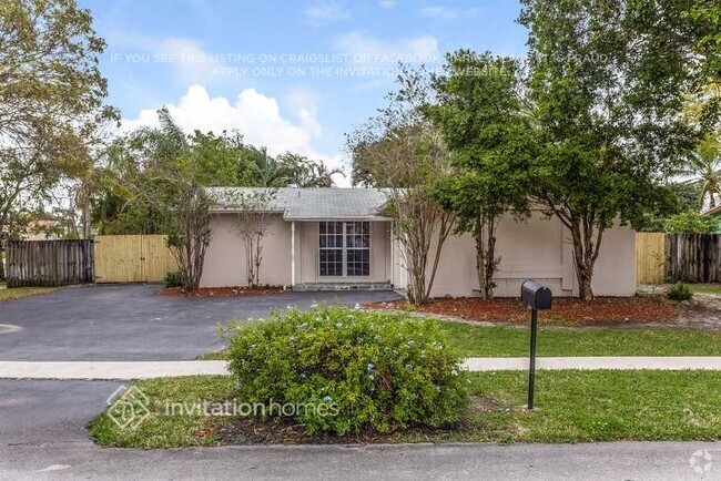 Building Photo - 1000 NW 93rd Terrace
