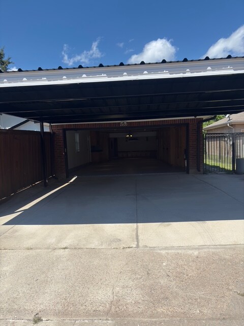 Building Photo - 2800 Rice Dr
