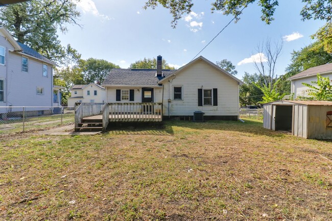 Building Photo - Renovated 2 Bedroom Home!