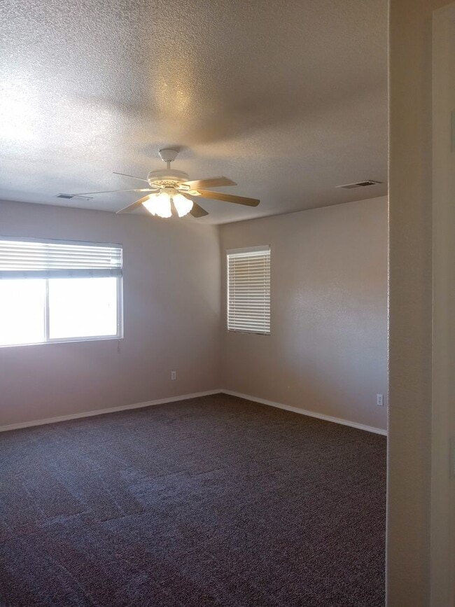 Building Photo - 9900 Sunshine Mesa Dr NW