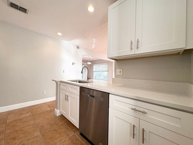 Building Photo - 690 Roaring Dr