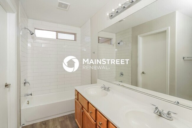 Building Photo - 3 Bedroom Pet-Friendly Home in Avondale, A...