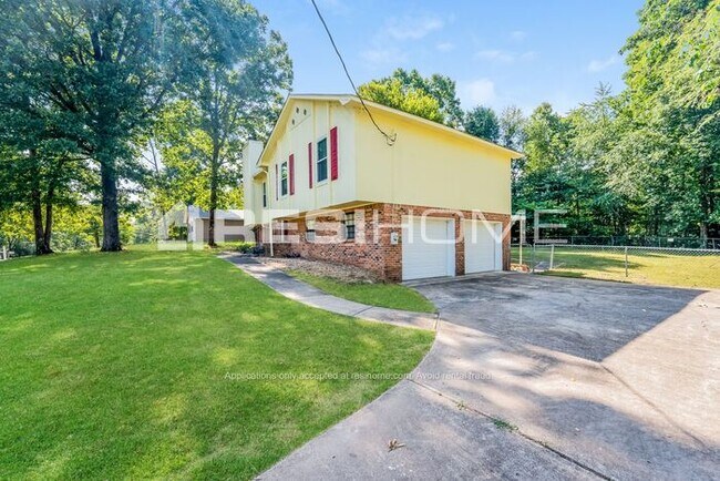 Building Photo - 1115 Shadow Creek Dr Ne