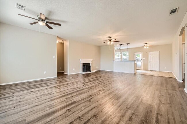 Building Photo - 103 Hollow Tree Dr