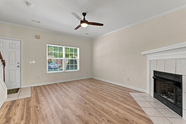 Building Photo - Charming 2-Bed Townhome in Hardison Hills