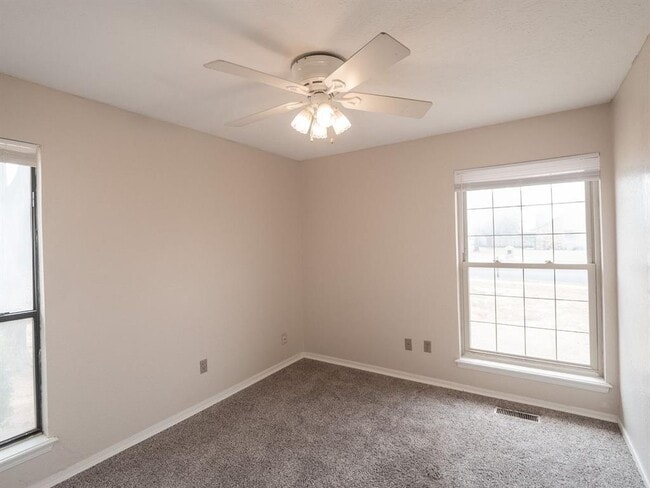 Building Photo - 3201 Creekwood Ct