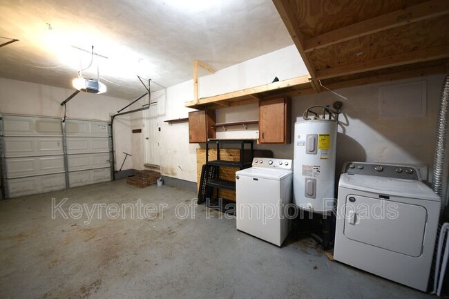 Building Photo - 823 Brentwood Dr