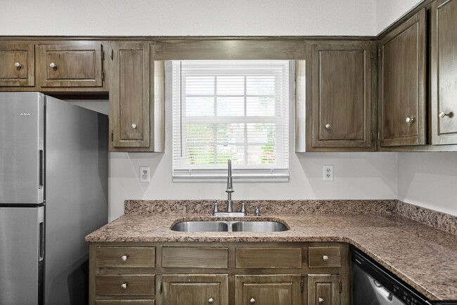 Building Photo - 105 Greenland Ct