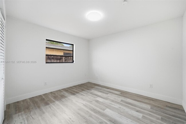 Building Photo - 1281 W 42nd St