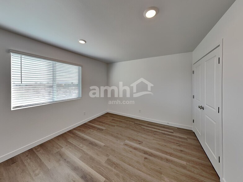 Building Photo - 20177 W Thomas Rd