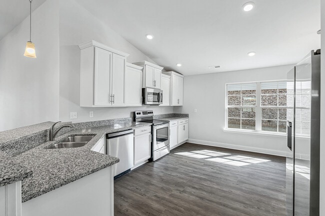 Building Photo - 201 Abercorn Dr