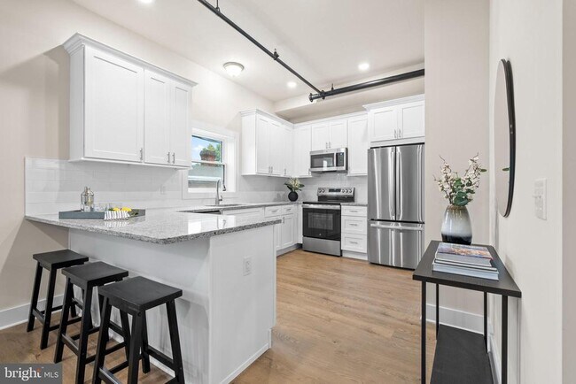 Building Photo - 30 W Broad St