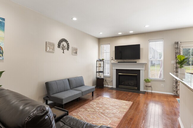 Building Photo - 9 Crest Ct