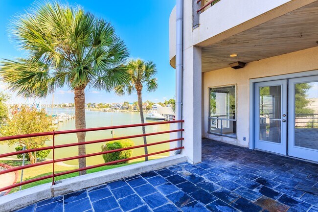 Building Photo - 1302 Marina Bay Dr