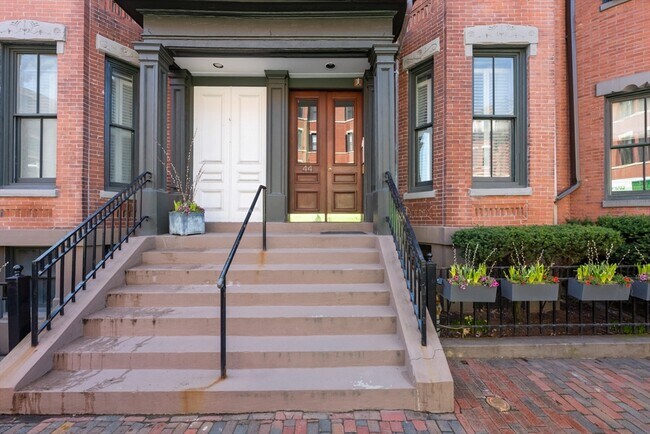 Building Photo - 44 Chandler St