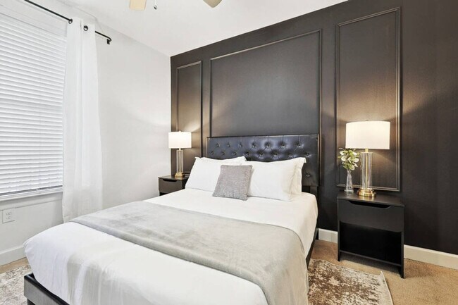 Building Photo - 5752 Town and Country Blvd