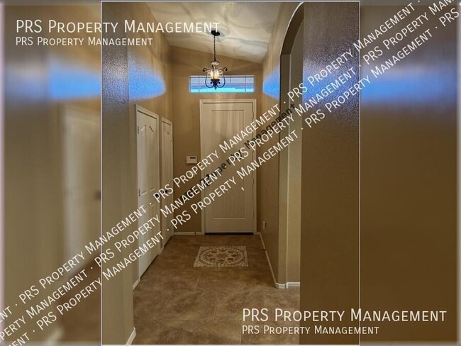 Building Photo - 1041 E Silverwood Dr