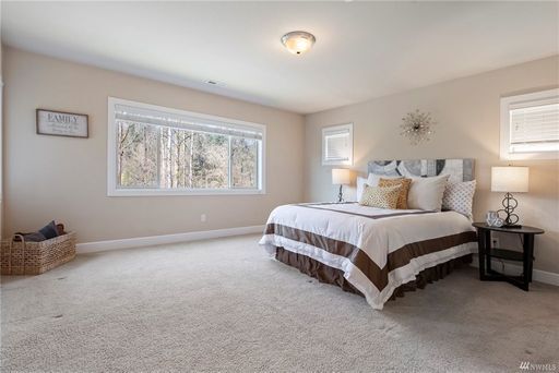 Building Photo - BACK ON MARKET! Spacious Spirit Ridge Home...