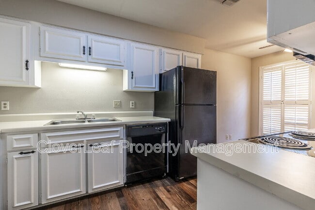 Building Photo - 165 W Rampart Dr
