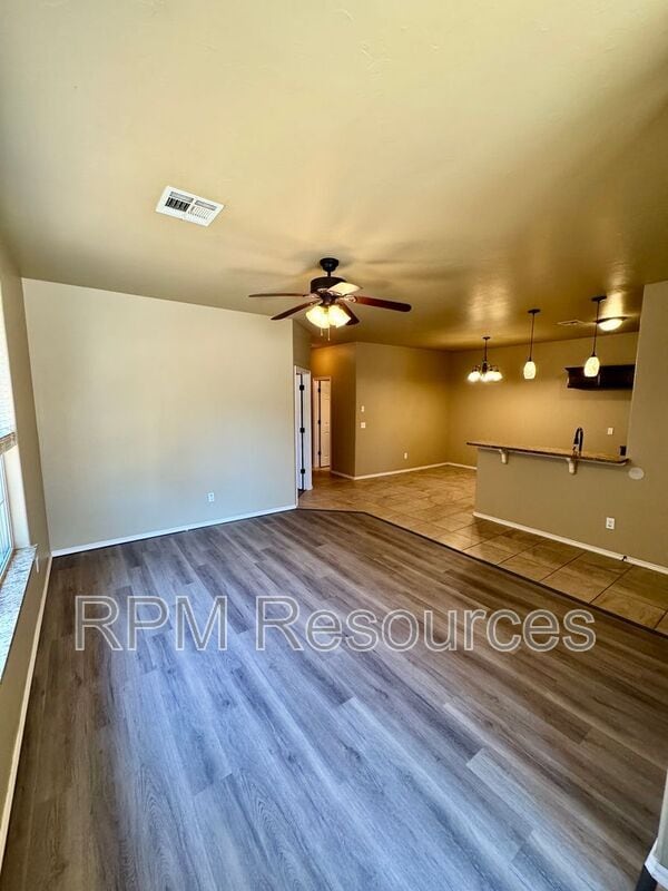 Building Photo - 157 Bison Ct Way