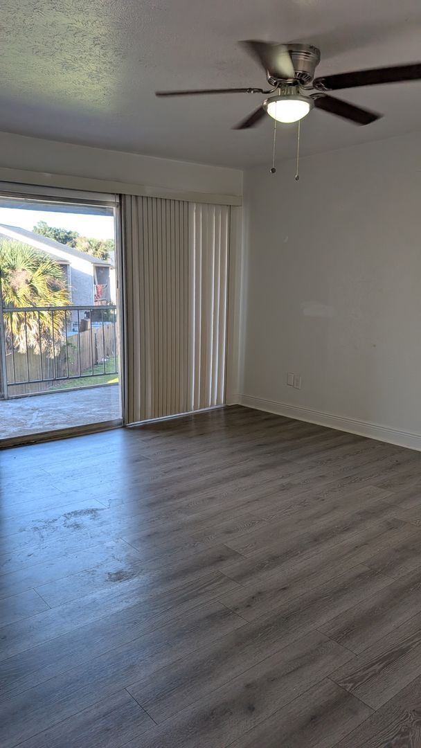 Building Photo - Two Bedrooms with terrace and fenced patio...