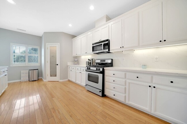 Building Photo - Copperopolis 3 Bd. / 2 Ba. Lake Access Fur...